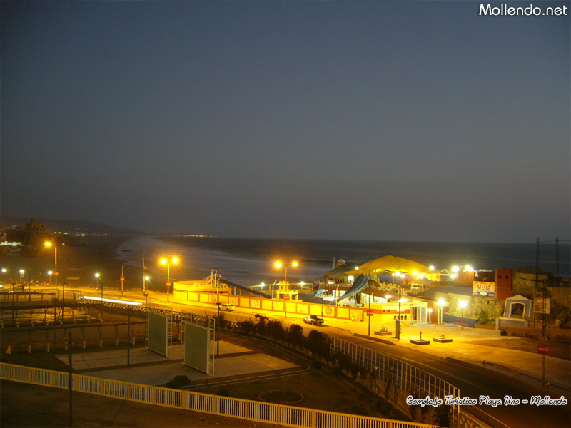 Complejo deportivo de noche