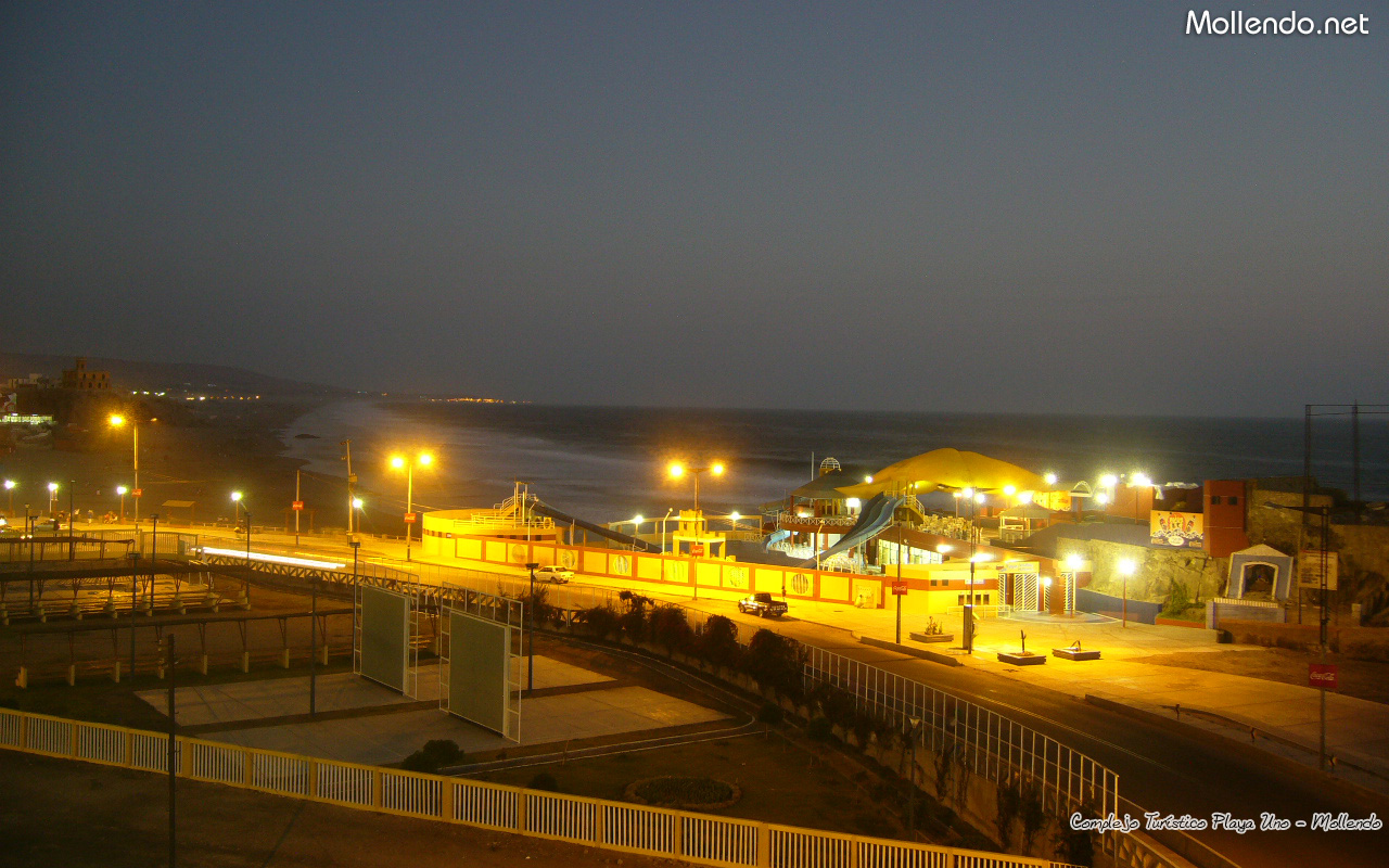 Complejo deportivo de noche